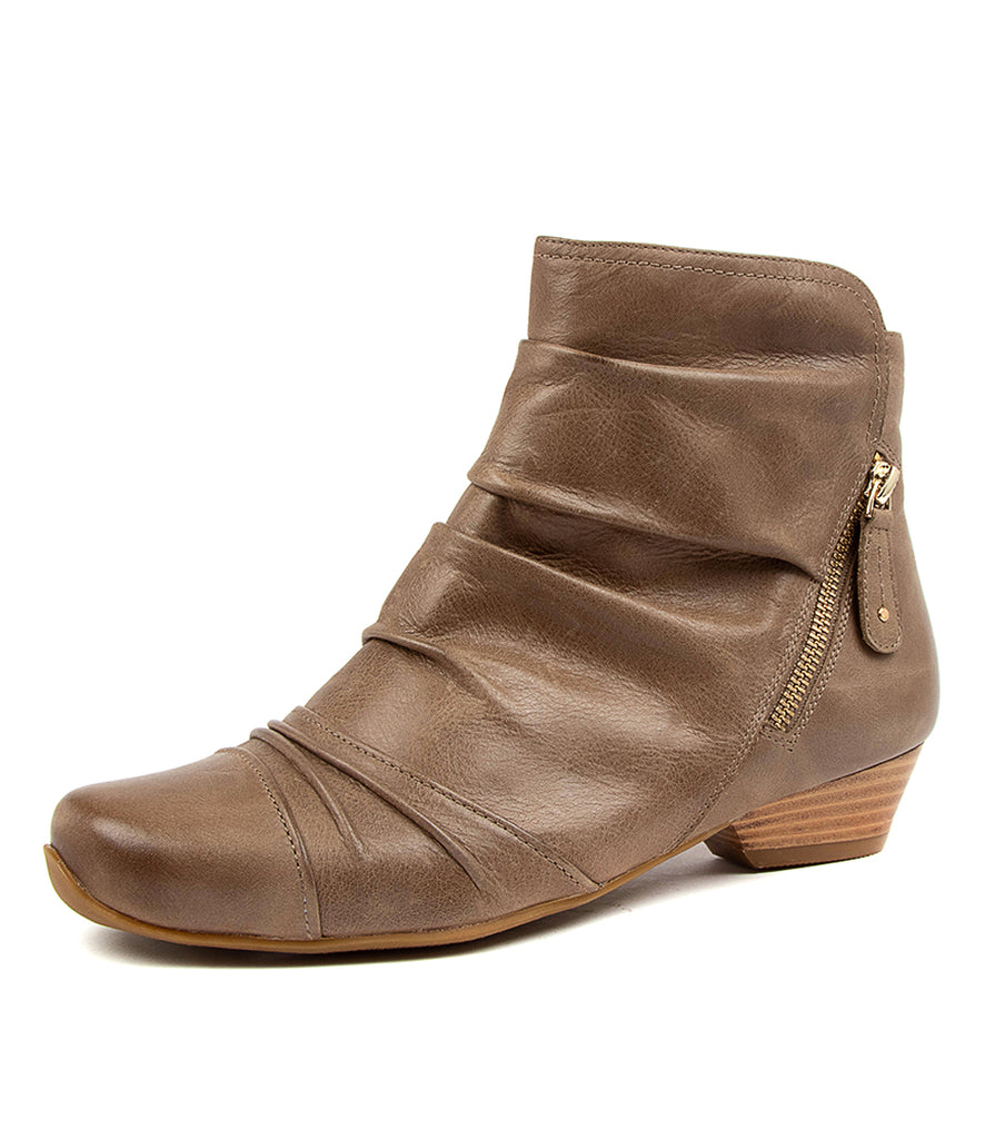 Quarter view Women's Ziera Footwear style name Camryn in Taupe Leather. Sku: ZR10022NGVLE